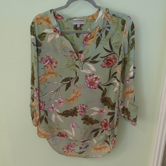 Daniel Rainn Tops - Daniel Rainn Green Floral Relaxed Blouse